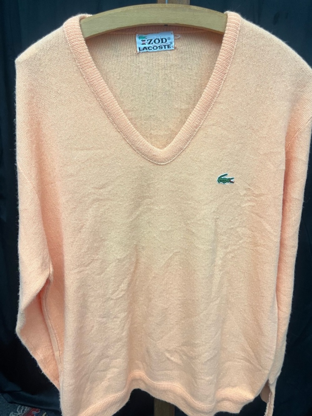 VINTAGE Izod Lacoste Pastel Peach Knit V-Neck // Preppy Old Money Aesthetic